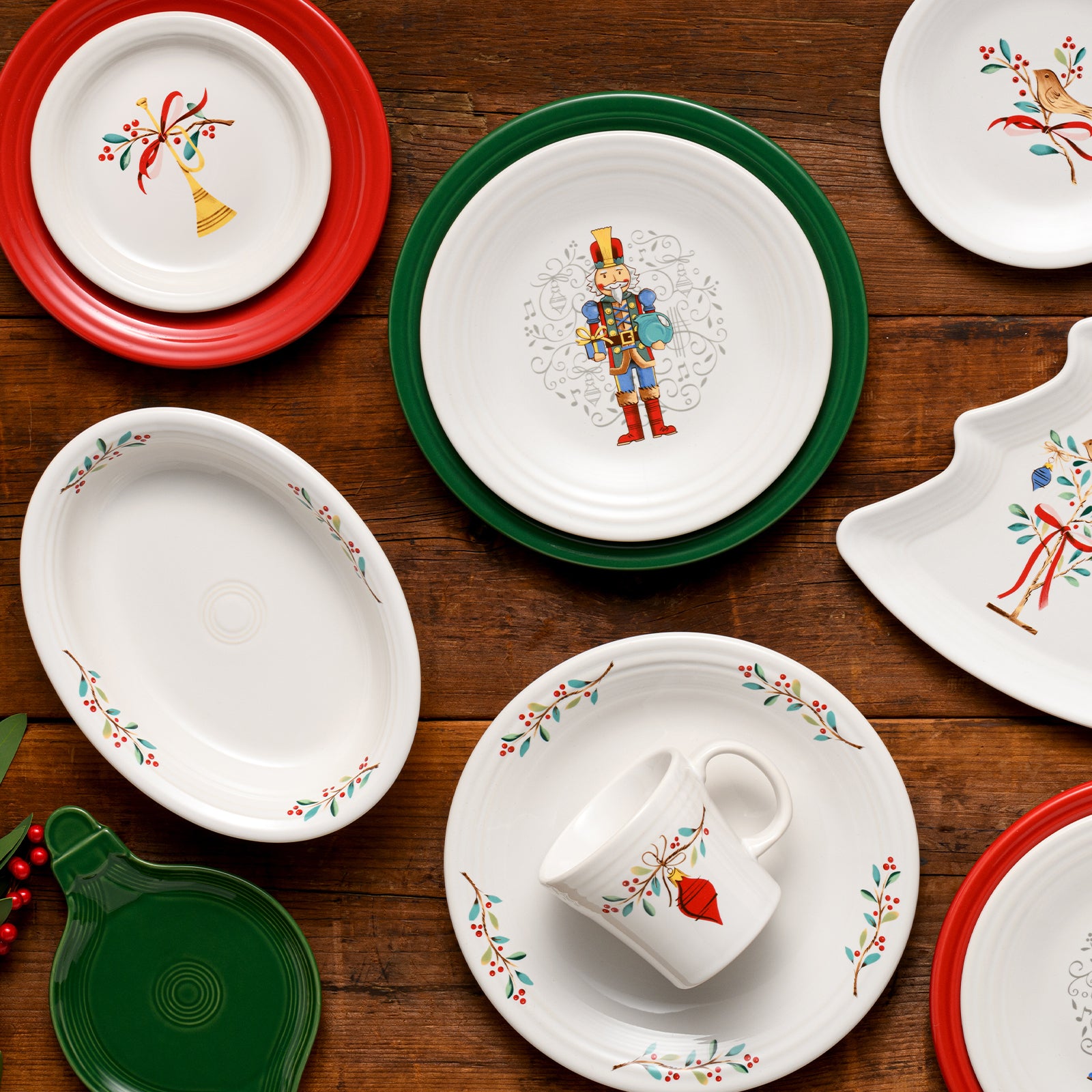 Fiesta Retired Holly Berry Christmas Classic Rim 10 1/2 Inch Dinner Plate - Image 2